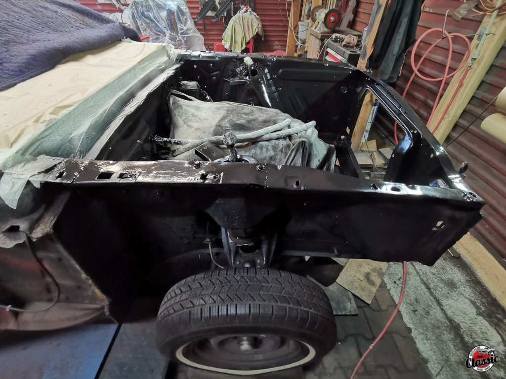 renowacja forda mustanga 66