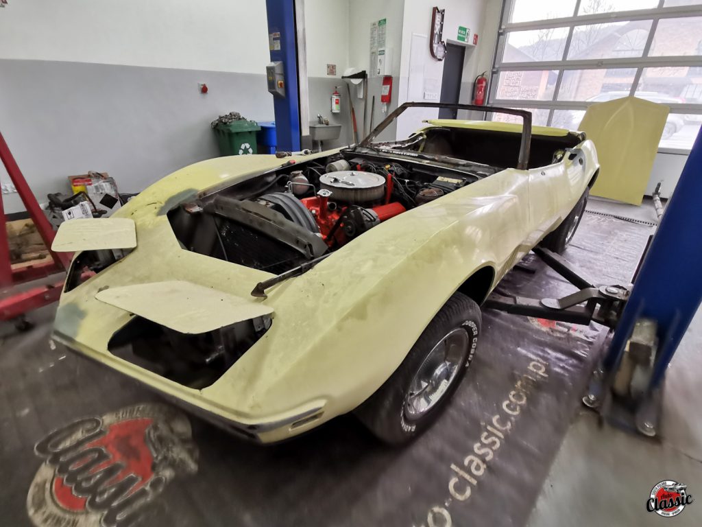 Cabrio Chevrolet Corvette C3 renowacja