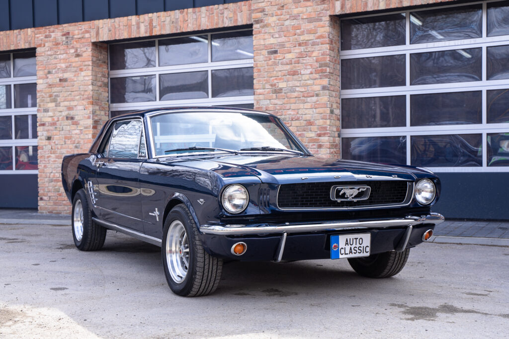 1966 Ford Mustang coupe niebieski